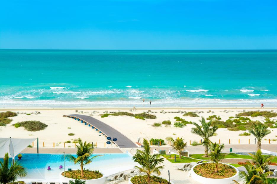 Beautiful landscape of clear turquoise ocean and sandy beach in Saadiyat island, United Arab Emirates.