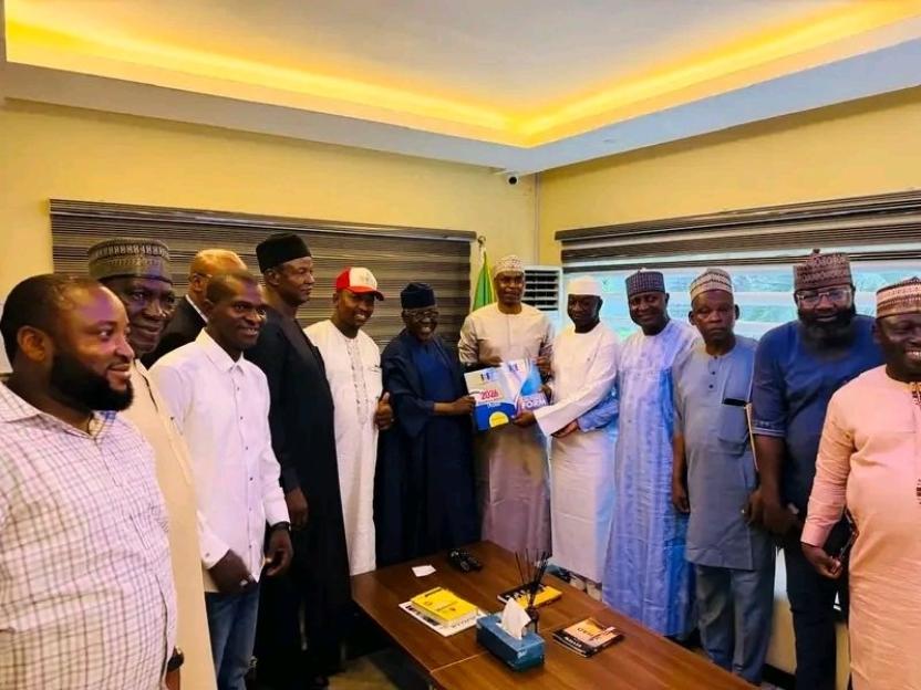 Nasarawa: Former IGP Adamu Hands Over APC Gubernatorial Nomination Form to Al-Makura