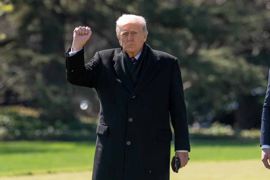 Donald J. Trump Speaks With Pete Hegseth And Dan Caine Before Boarding Marine One - 18 Mar 2026