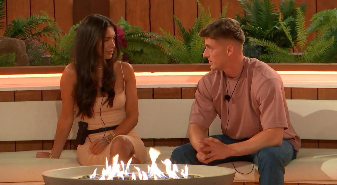 Gemma Owen and Liam Llewellyn on Love Island.