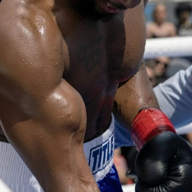 Boxer Faces Shocking Injury: Bicep Ruptures Mid-Fight, Leaving Disturbing Lump on Arm