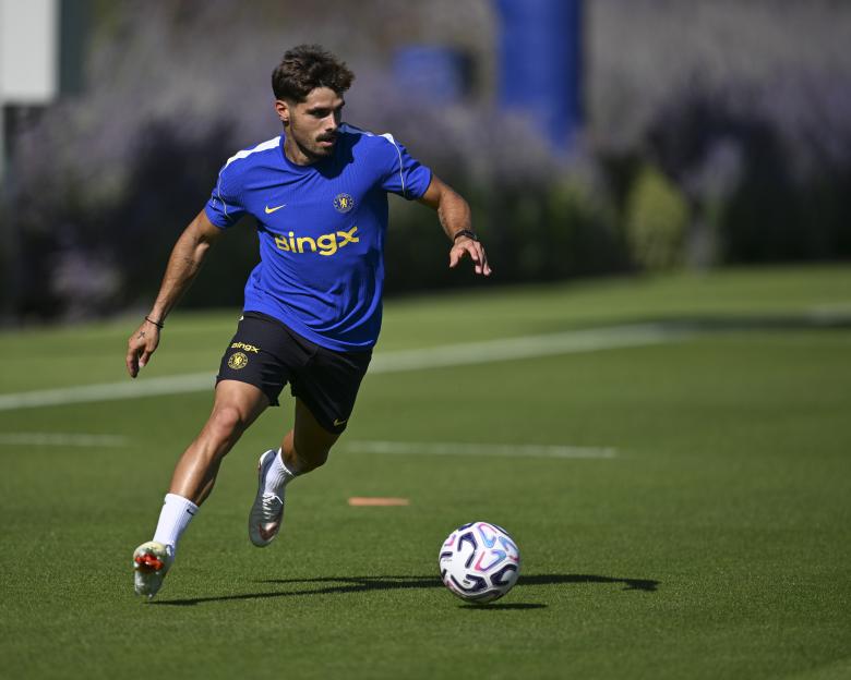 Chelsea Updates: Saudi Arabia Intensifies £100m Neto Pursuit, Plus Players Highlight Key Contrast Between Alonso and Rosenior