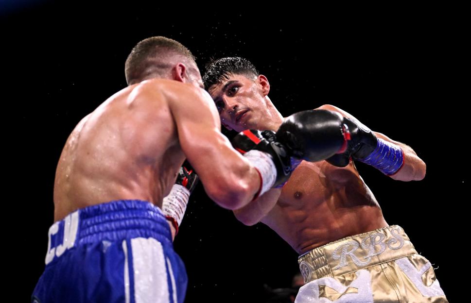 British Boxer Triumphs Despite Breaking Hand in Second Round, Showcases Gruesome Injury!