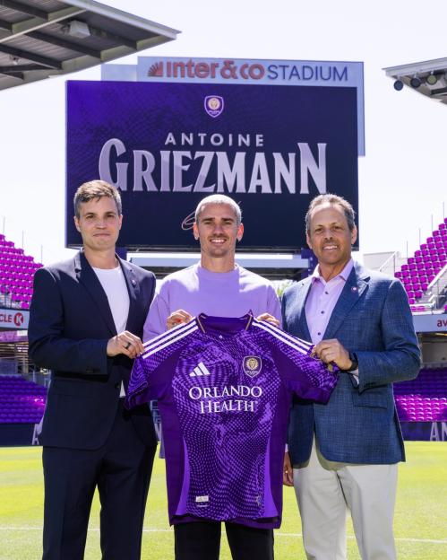 Antoine Griezmann Announces Departure from Atletico Madrid in Stunning Transfer Milestone