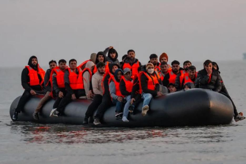 UK Sees Surge in Migrants Outpacing Returns Under Labour's Flawed 'One-In, One-Out' Policy with France
