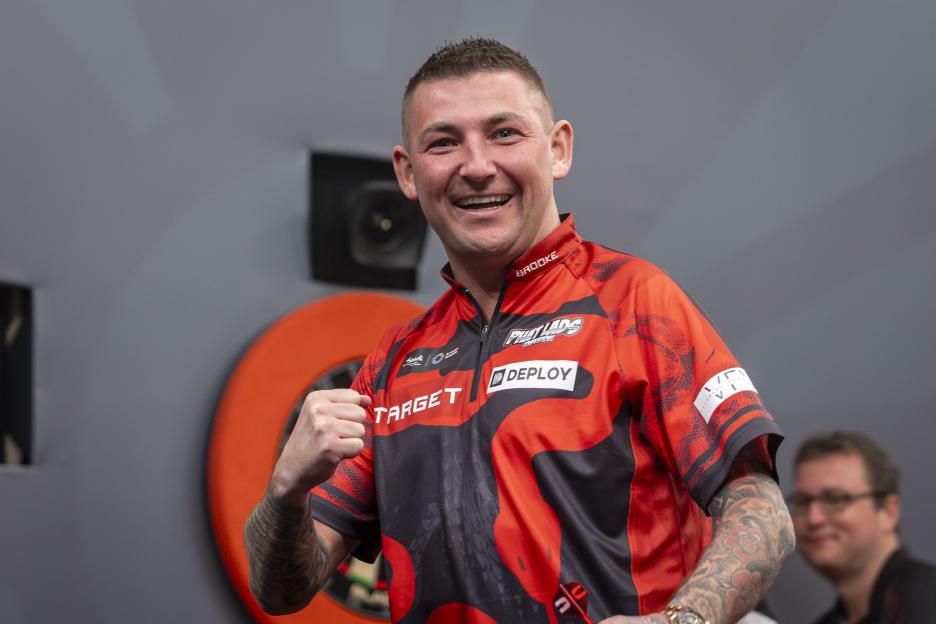 'From Darts to Goals: Top Star Unveils His Surprising Past as a Man Utd Keeper and Childhood Idolization of David Beckham'