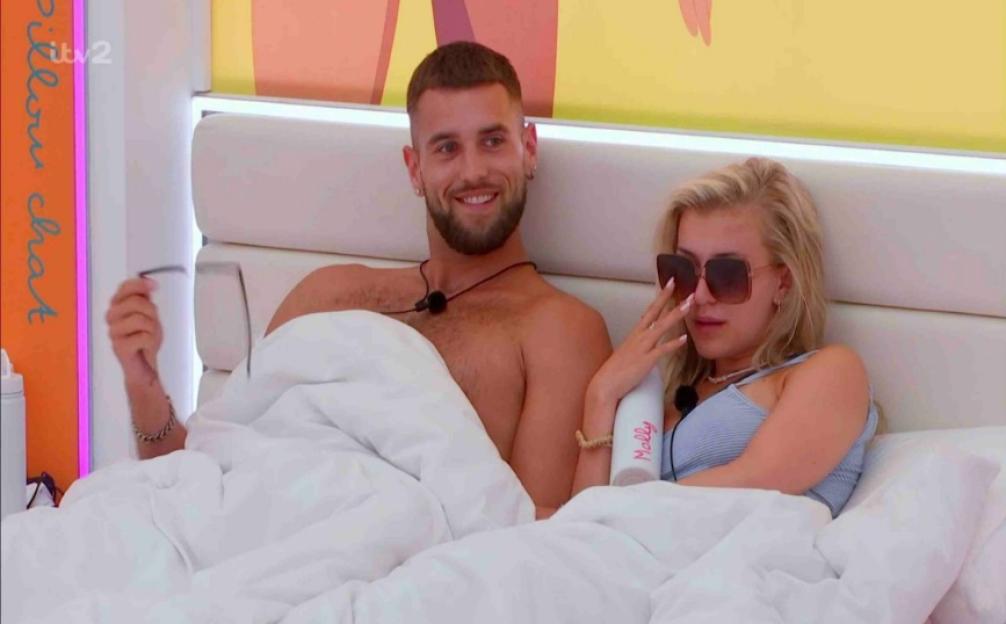 Molly Marsh and Zachariah Noble in bed from Love Island.