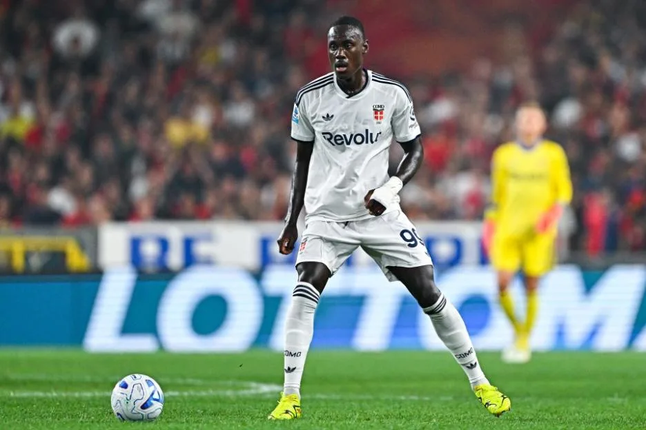 Trevor Chalobah of Como in action during a match at Stadio Luigi Ferraris.
