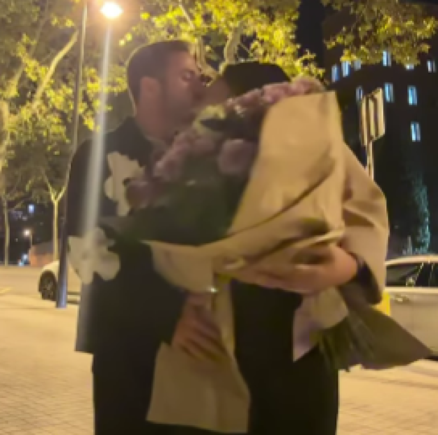 Lionel Messi Pulls Off the Most Epic Photobomb Ever, Interrupting a Couple's Romantic Moment!