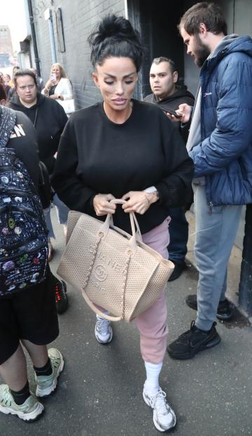 *NO MIRROR ONLINE* Katie Price Arrives At St Helens Theatre Royal With Family And Pets - 17 Sep 2025