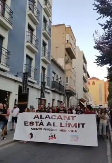 Hundreds of anti-tourist zealots flood Costa Blanca holiday hotspot chanting ‘tourism is terrorism’ in massive protest