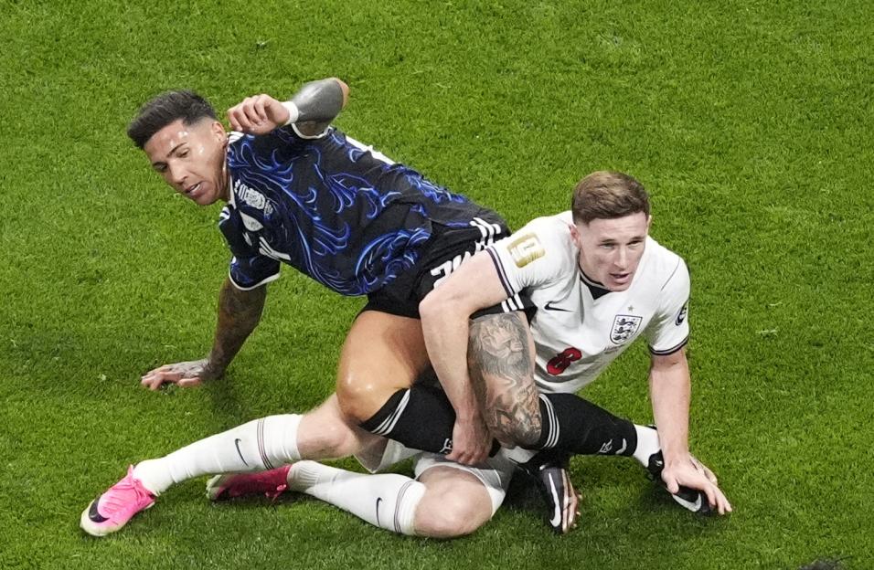 Argentina's Enzo Fernandez in action with England's Elliot Anderson during the FIFA World Cup 2026 Semi-Final match.