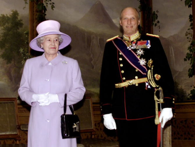 Queen Elizabeth II and King Harald V of Norway in formal attire.