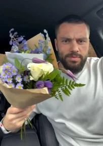 Florist hits back at Love Island star who branded bouquet of flowers ‘pathetic’ – taking swipe at his price range