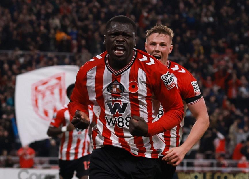 Sunderland players celebrate a goal against Arsenal.