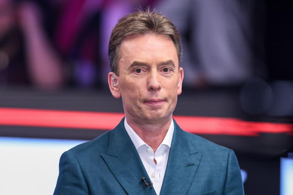 'Historic World Snooker Champion Shocks Fans with Surprise Retirement Announcement'