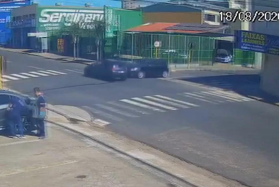 Hilarious Twist: Car Spins Out of Control and Lands Perfectly Between Two Vehicles in Garage!