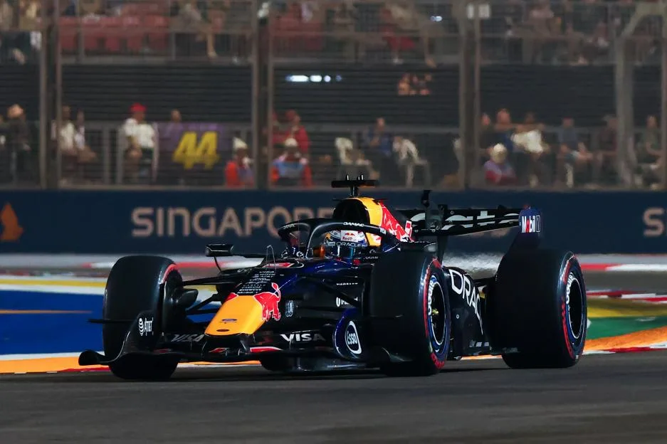 Singapore Grand Prix LIVE RESULTS: Max Verstappen on pole & Lewis Hamilton in third after George Russell grid penalty
