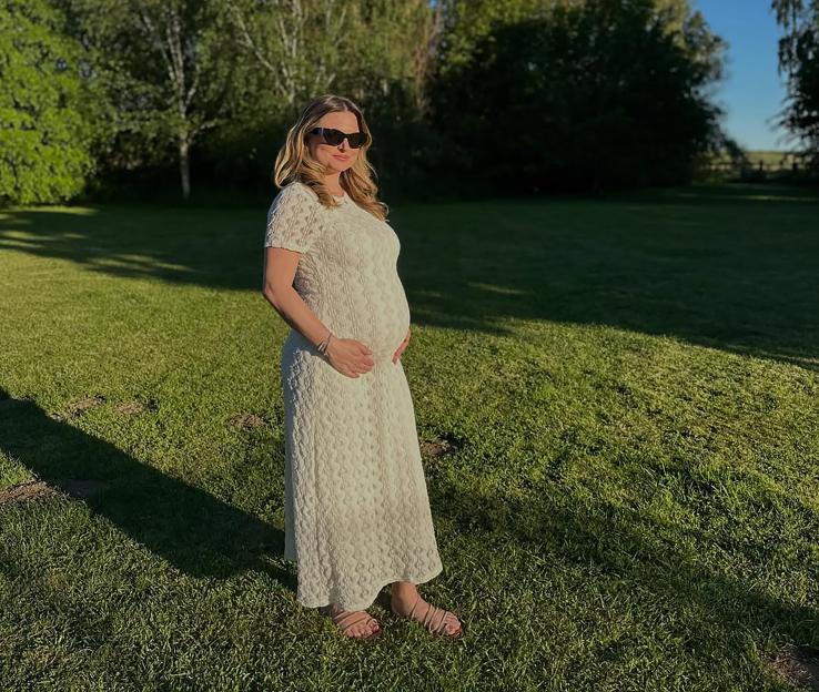 Zara Holland from Love Island Announces Exciting News: She's Expecting Her First Child and Shares Adorable Baby Bump Photo!