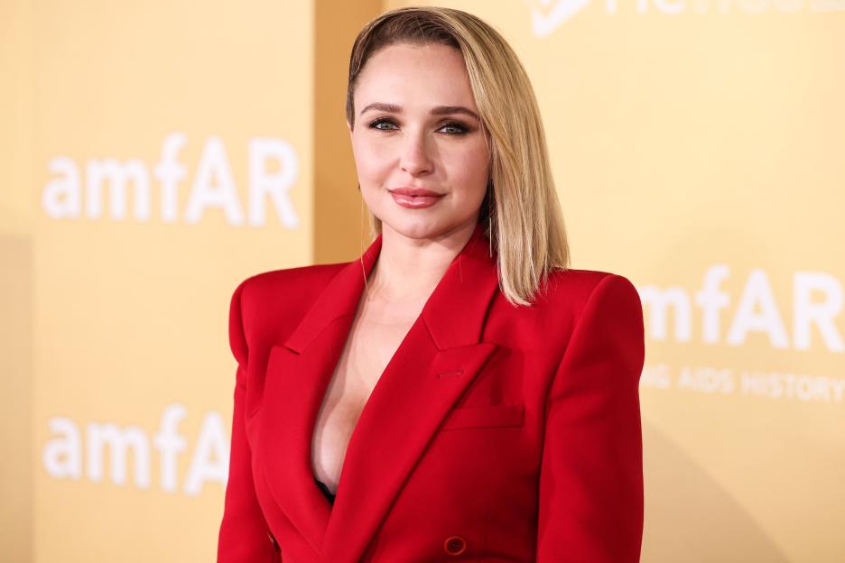 Hollywood Stars, Including Selma Blair and Tia Mowry, Honor Hayden Panettiere Following Her Tragic Passing at 36