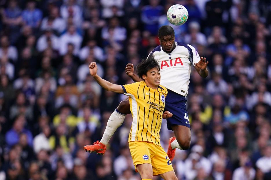 Kevin Danso of Tottenham Hotspur wins header against Kaoru Mitoma of Brighton & Hove Albion during the Premier League match Tottenham Hotspur vs Brighton & Hove Albion at Tottenham Hotspur Stadium, London, United Kingdom on 18 April 2026 (Photo by Ha