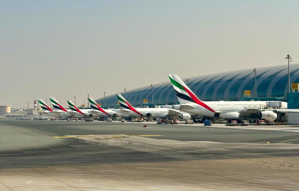 Row-emirates-airlines-airplanes-terminal-1063573489-c9c4c4