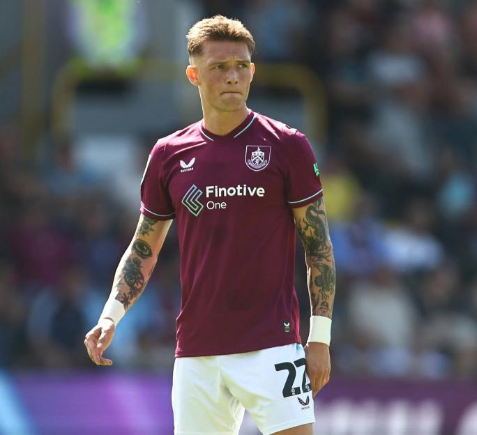 Burnley Scrambles to Replace Hundreds of Jerseys After Last-Minute Sponsor Contract Cancellation Before Season Kickoff