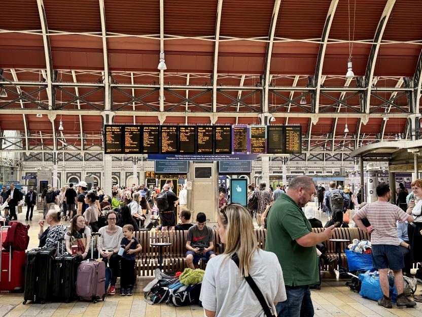 Severe Travel Disruption: No Trains Operating from London Paddington to Heathrow Airport Due to Track Incident