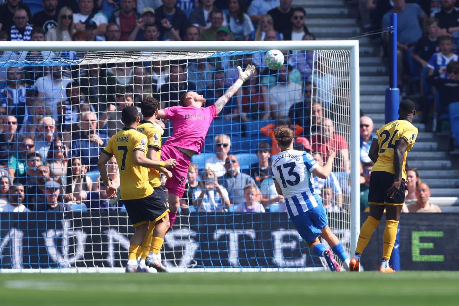Brighton Thrashes Wolves 3-0: Lightning Start with Two Goals in Five Minutes Boosts Champions League Hopes!