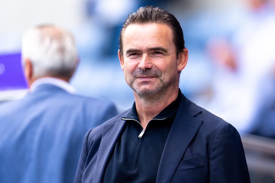 Arsenal Legend Marc Overmars Resigns Immediately Due to Health Concerns Amid Warnings of Serious Risks