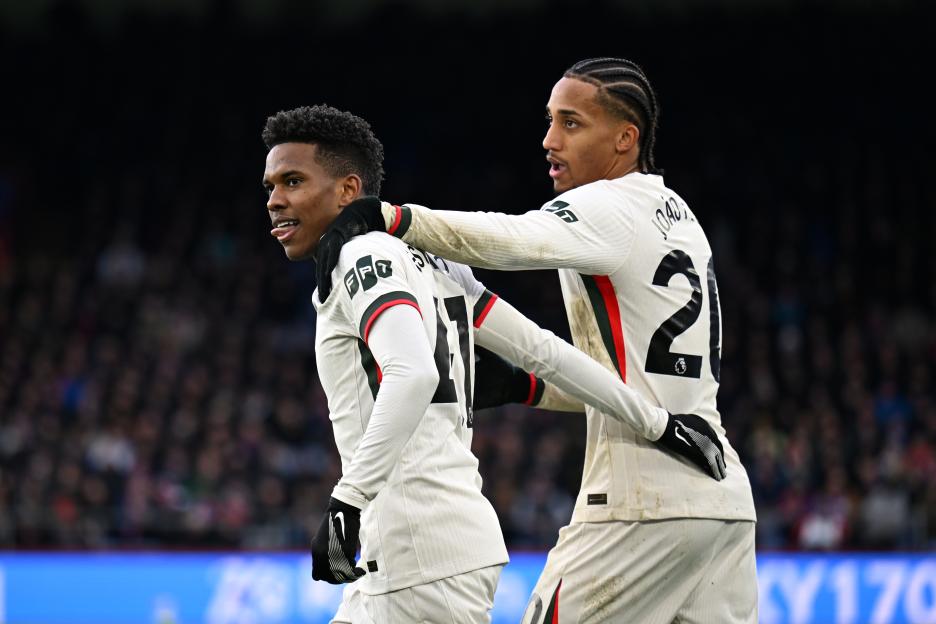 Chelsea Triumphs 3-1 Over Crystal Palace: Liam Rosenior Sparks Samba Magic with Goals from Estevao and Joao Pedro!