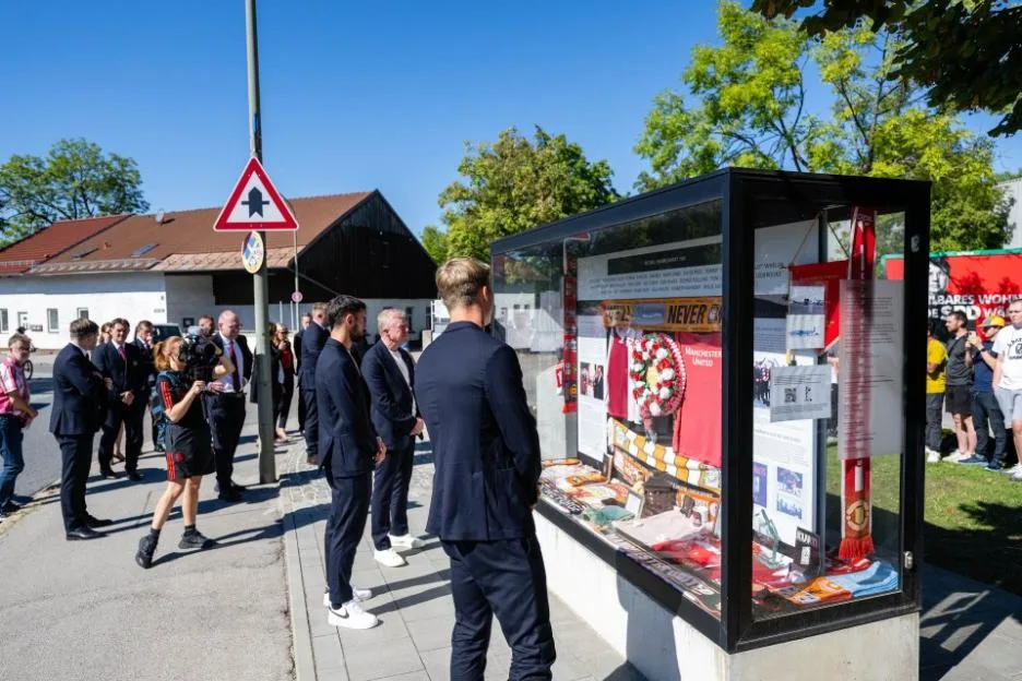Manchester United Representatives Visit the Munich Air Disaster Memorial