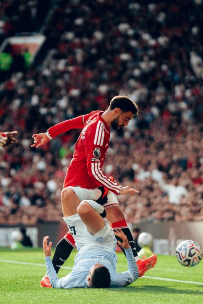 Elliot Anderson reveals what Phil Foden did in the dressing room after red card against Man Utd