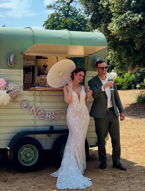 "Footballers' Wives and Hollyoaks Star Susie Amy Ties the Knot with Longtime Partner in a Charming Countryside Ceremony"