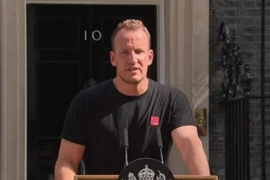 An image collage containing 1 images, Image 1 shows A man in a black T-shirt stands at a podium in front of the Downing Street door during a live BBC news broadcast