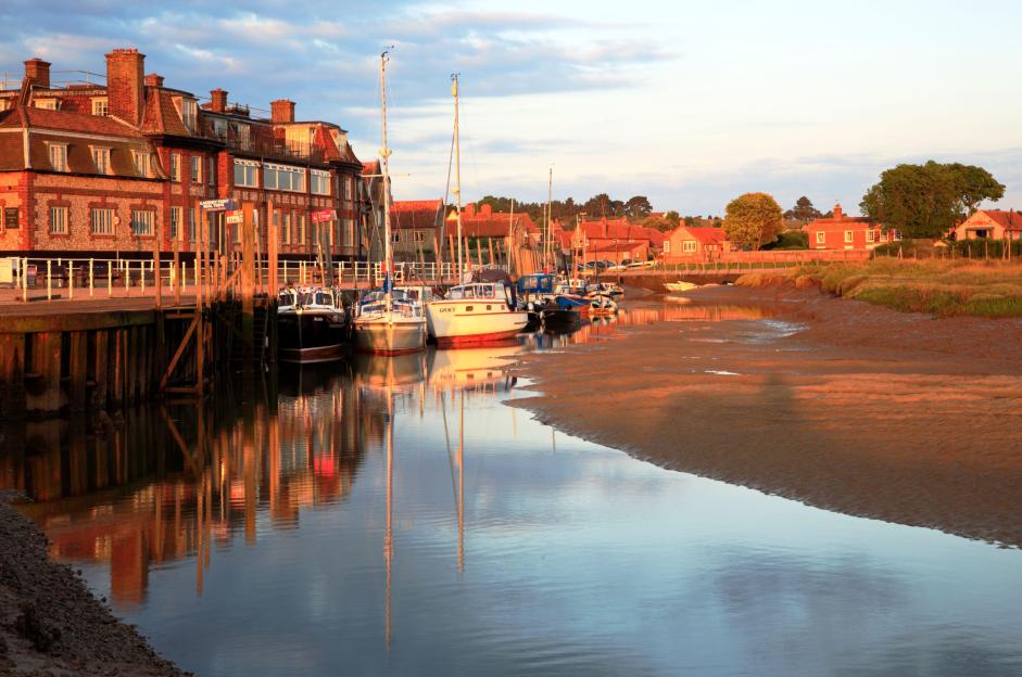 Discover the Stunning English Coastal Village Dubbed the 'Alternative Cotswolds' – Home to One of the UK’s Finest Hotels and Royal Admirers!