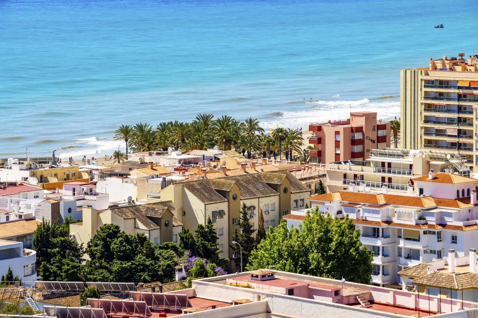 14-Year-Old Girl Leaps from Costa del Sol Hotel Balcony to Escape Knife-Point Assault After Parents Report Her Missing