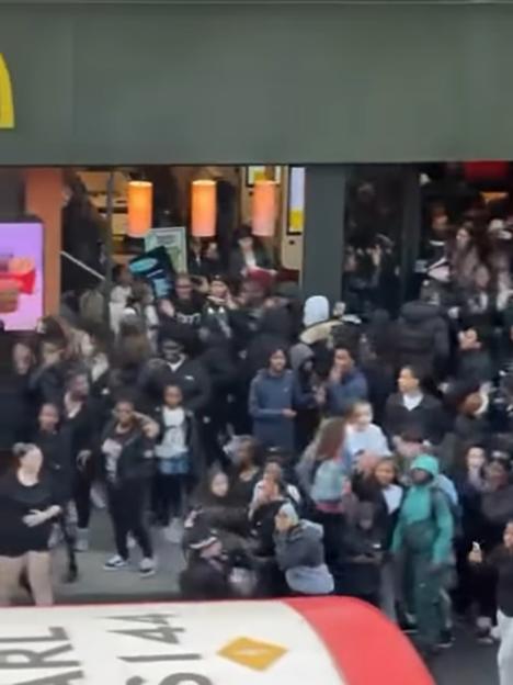 NINTCHDBPICT001070775633