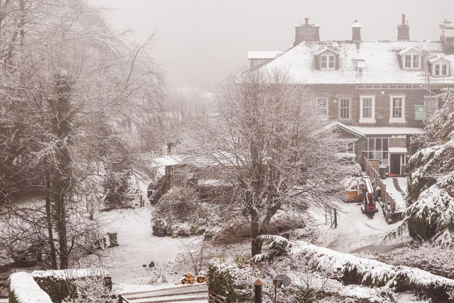 UK 15h February 2026 UK Weather Cumbria . Over night snow Windermere village .Lake Discrict Credit Gordon Shoosmith/Alamy News Live
