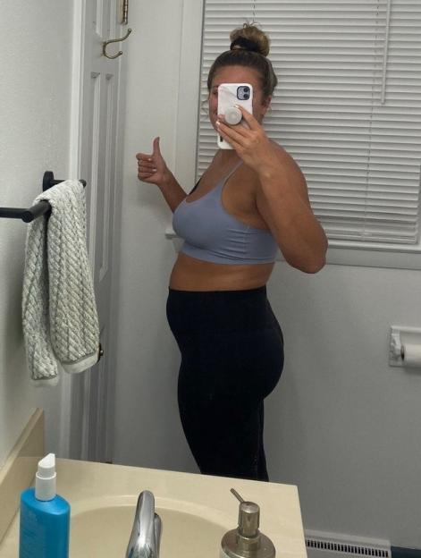 Lex Banach during weight gain, giving a thumbs up.