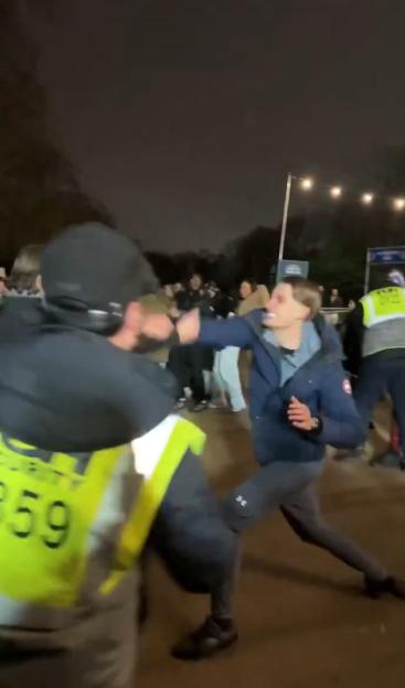 NINTCHDBPICT001048135415