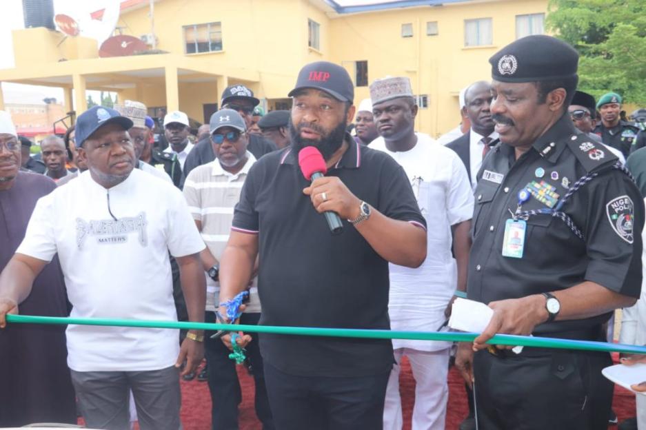 Bago Unveils 218-Member Anti-Crime Team and Rolls Out 12 New Police Patrol Vehicles in Niger