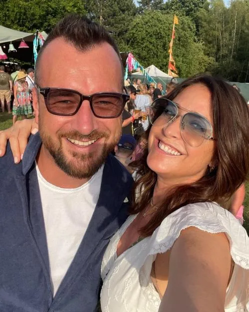 Lisa Snowdon and George Smart smiling together at an outdoor event.