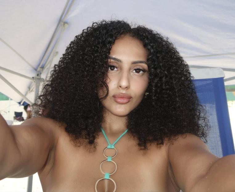 Daniella Abreu taking a selfie at the beach.