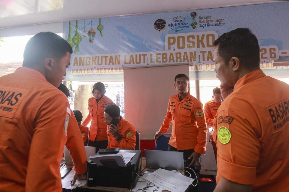One dead and 140 missing after passenger ferry hits bad weather as urgent search & rescue launched in Indonesia