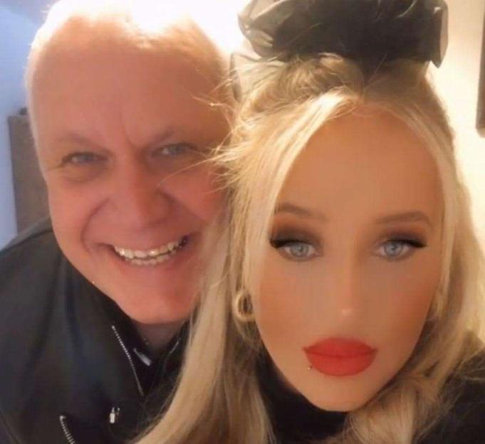 My dad spent thousands ordering alcohol on Uber Eats - hed still be alive if wasnt for them