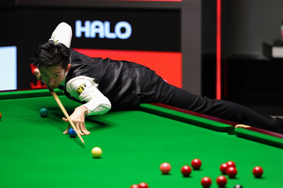 Wu Yize competing in the World Snooker Championship.