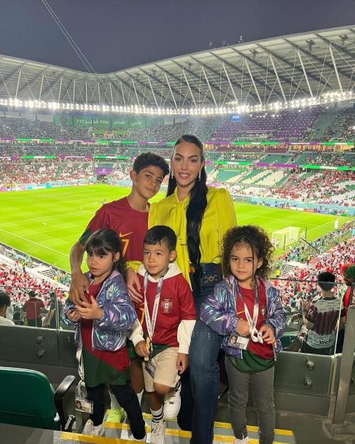 Georgina Rodriguez and her four children in the stands of a stadium during the FIFA World Cup Qatar 2022.
