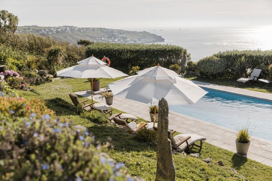 Discover the Enchanting English Getaway Everyone Says is Even More Stunning in Person—Complete with a Sea-View Pool!