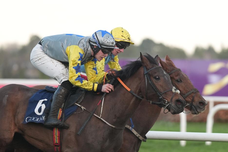 Massive Controversy Erupts After Jockey Eases Up Before Finish, Costing £35,000 in DRF Bumper!